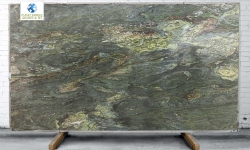 River-Green-Polished-Granite-Slab-Random